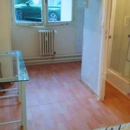 Independent Kitchen & Shower Free Parking Apartament *